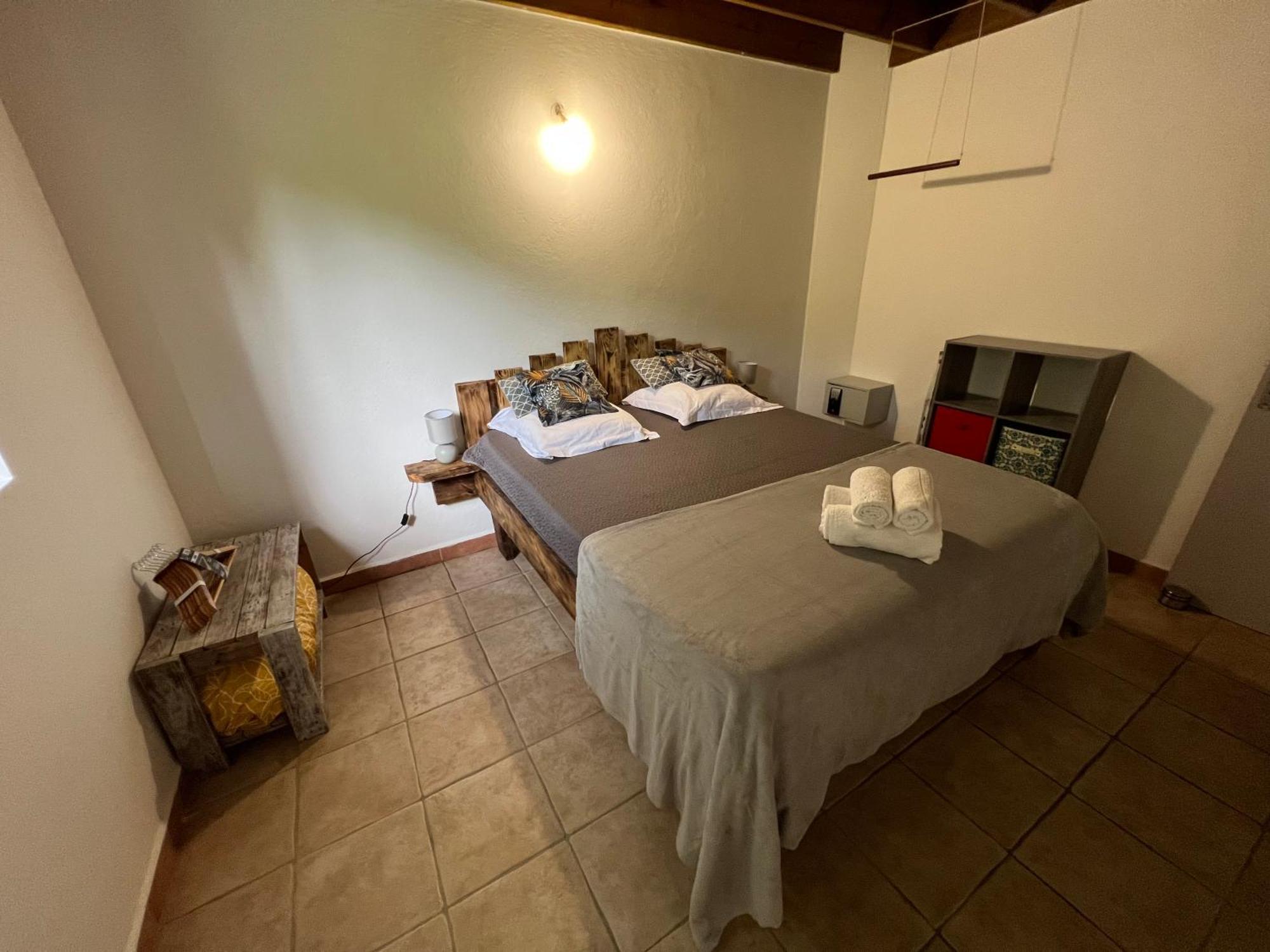 Villa Au Calme Avec Jacuzzi, Villa Le Boursoie Les Abymes Exterior foto
